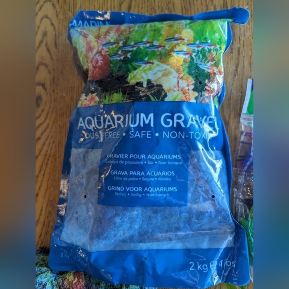 Aquarium decor lot, artificial Coral, gravel, artificial plants & shells - Picture 6 of 9